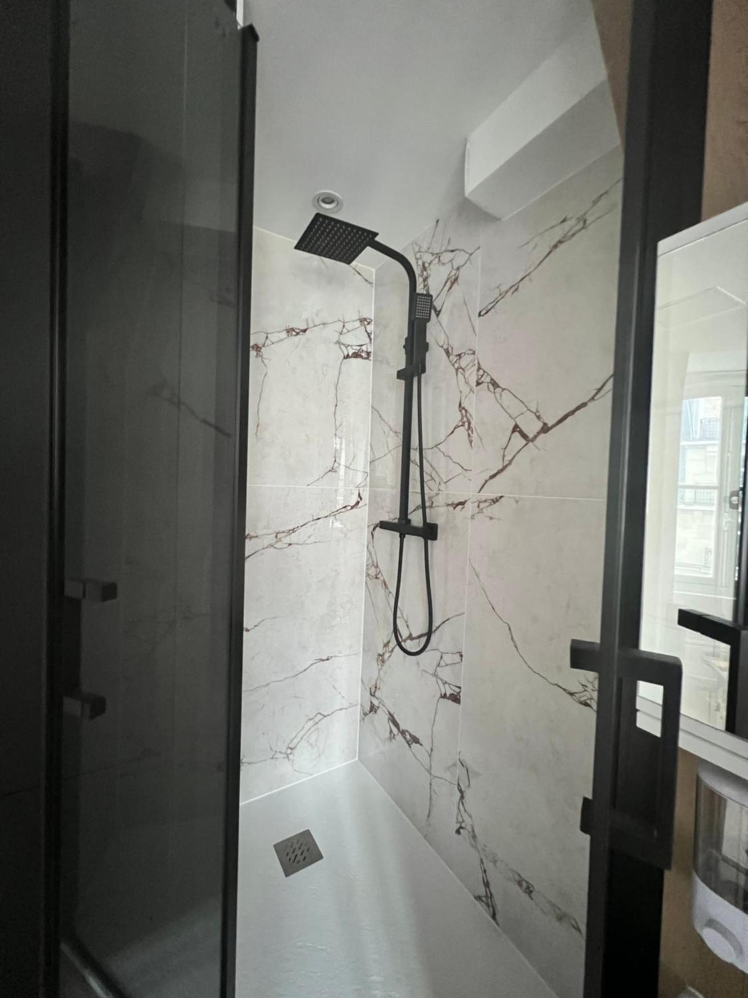 Batignolles, Montmartre Chambre 12M2 , Metro 13 Et 14 باريس المظهر الخارجي الصورة