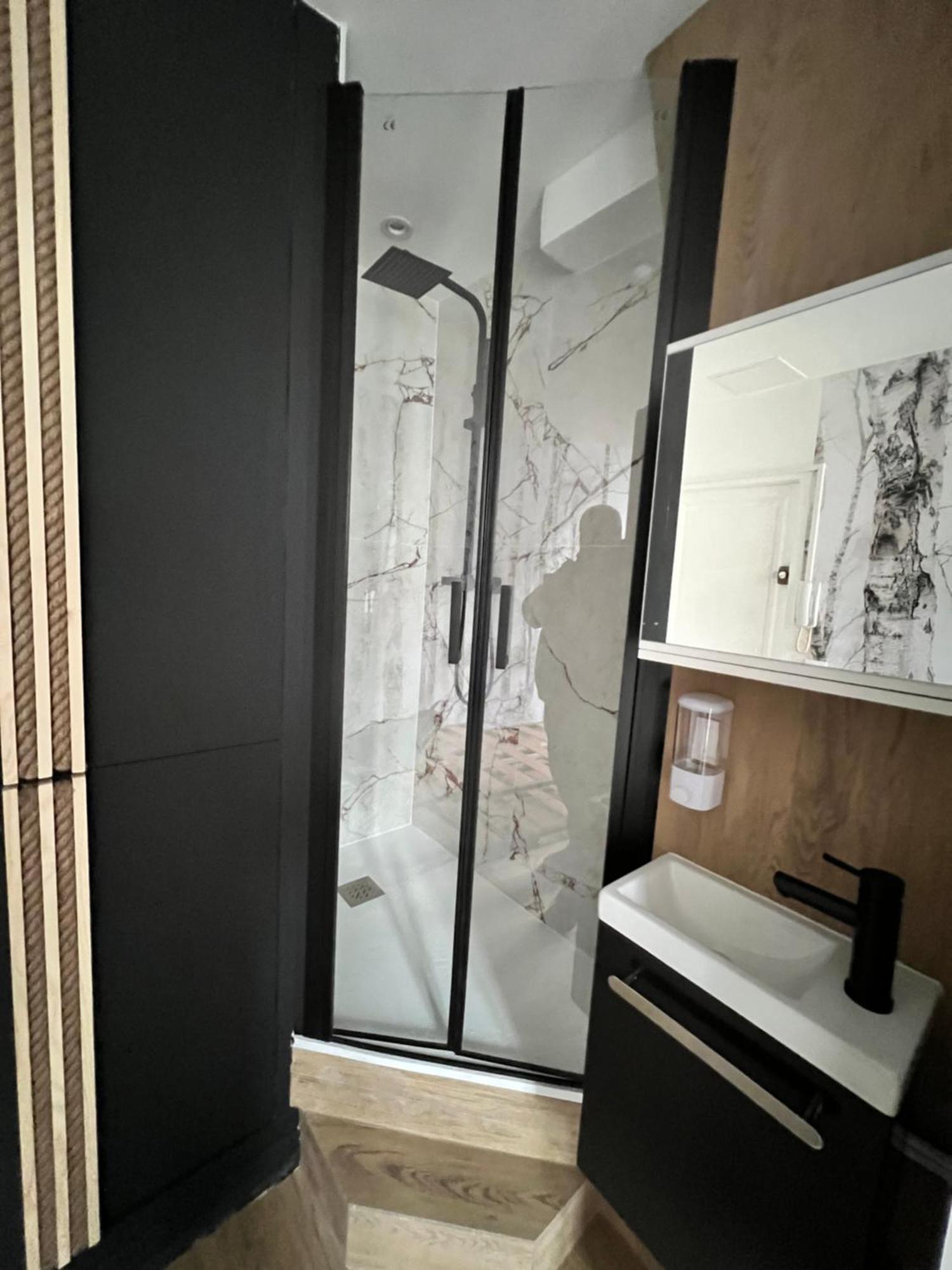 Batignolles, Montmartre Chambre 12M2 , Metro 13 Et 14 باريس المظهر الخارجي الصورة