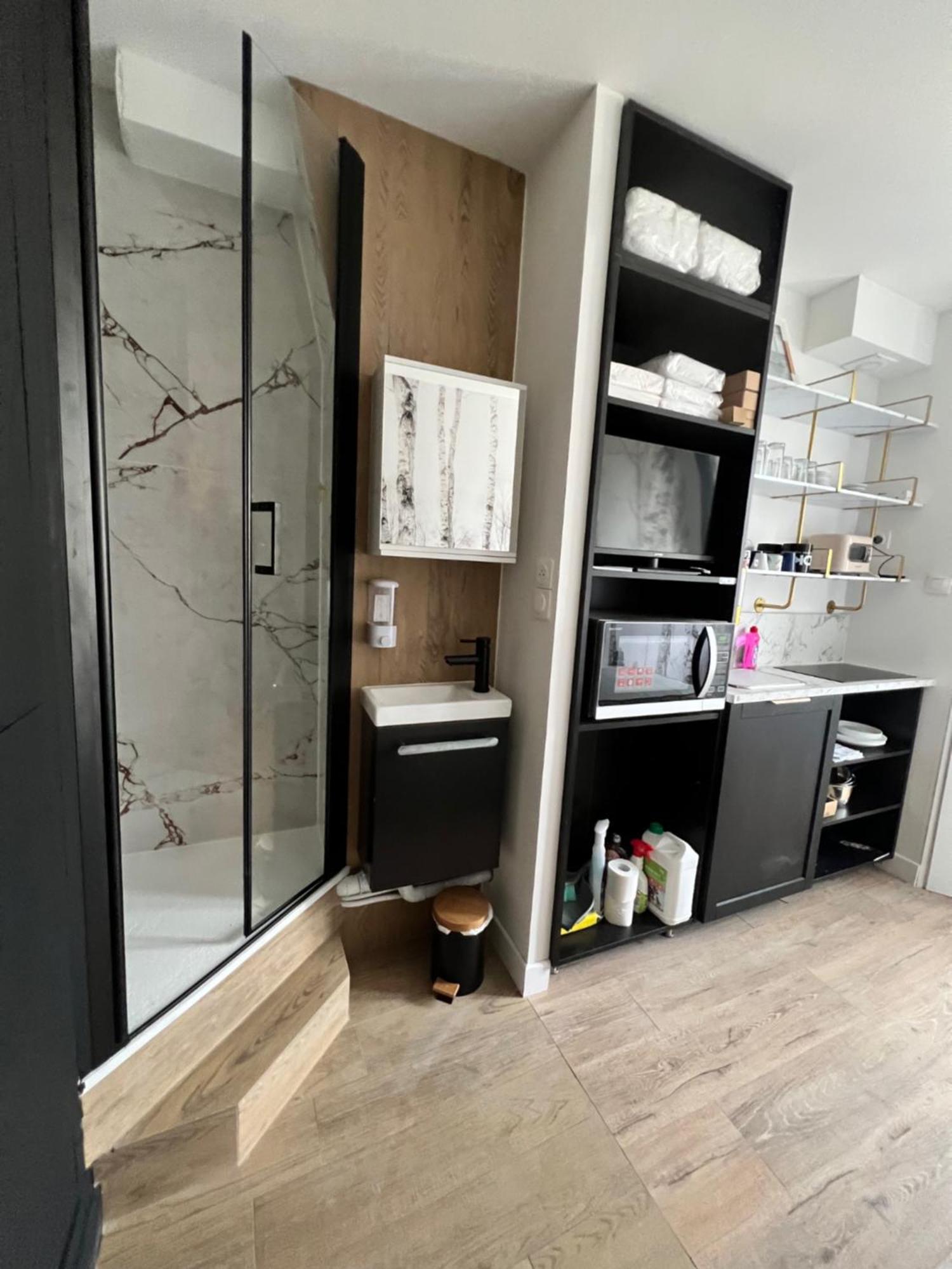 Batignolles, Montmartre Chambre 12M2 , Metro 13 Et 14 باريس المظهر الخارجي الصورة